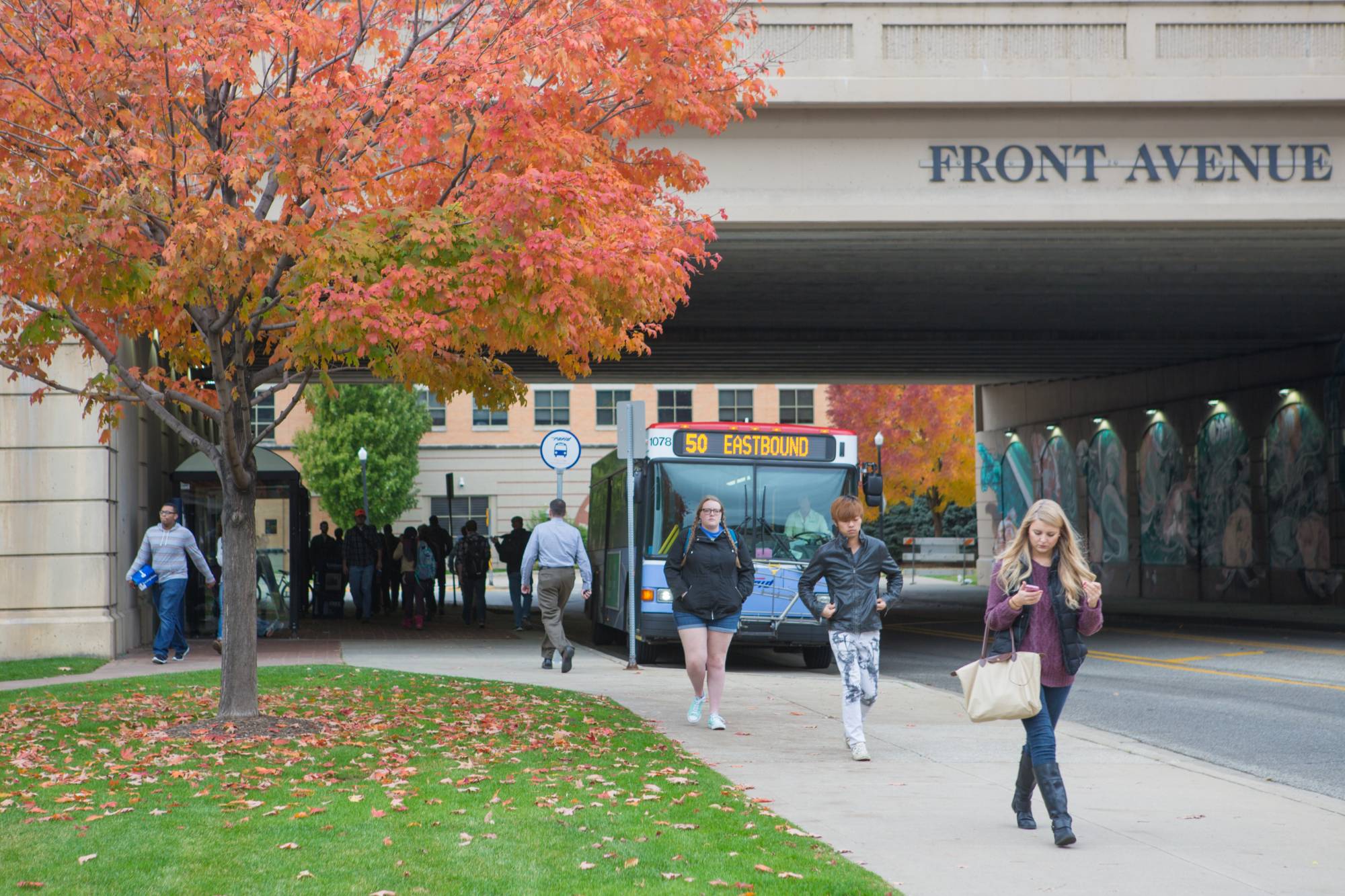 Rapid bus drops students off at Pew Campus